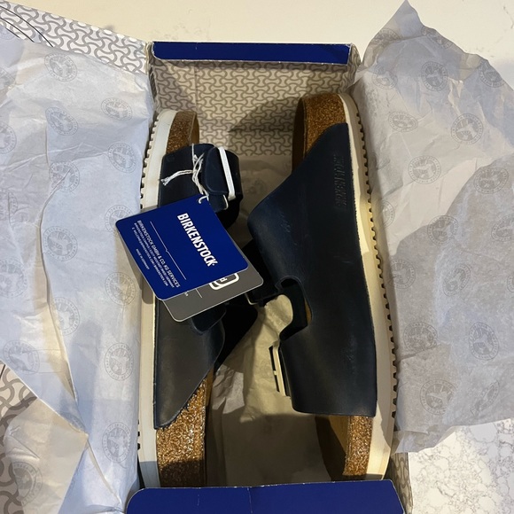 Hard to Find Dark Navy/White Sole Birkenstock Arizona - Picture 3 of 4